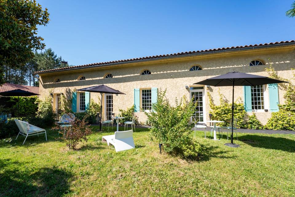 Bâtiment Jardin Façade de bâtiment et jardin