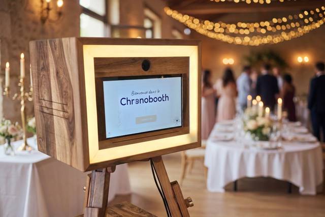 Borne en bois élégante