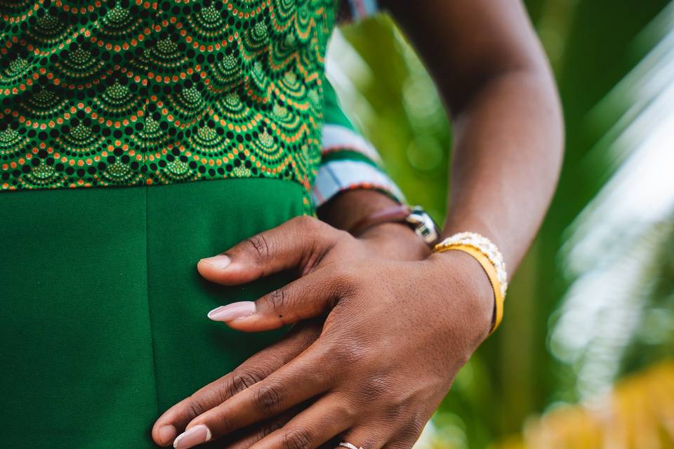 Les mains l'une sur l'autre
