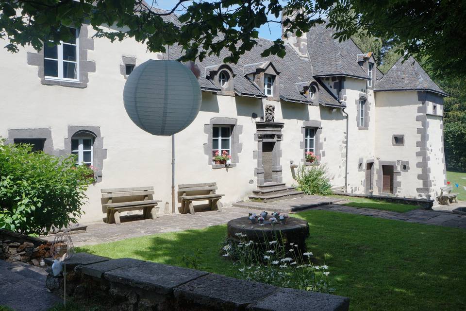 Parvis du manoir