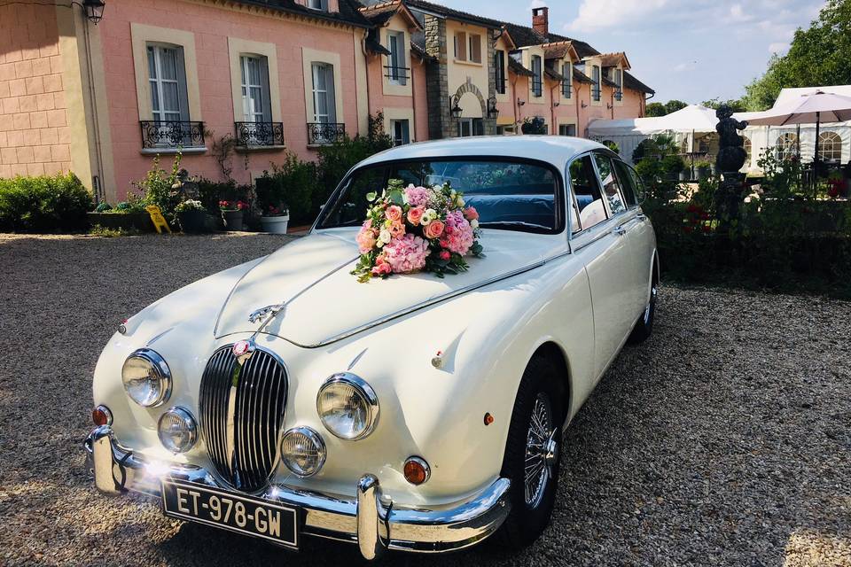 68 Idées décoration voiture mariage en 2020 - femme d'or,68 Idées décoration  voiture mar…