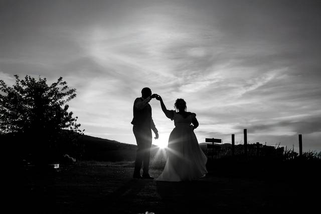 Couple danse soleil couchant