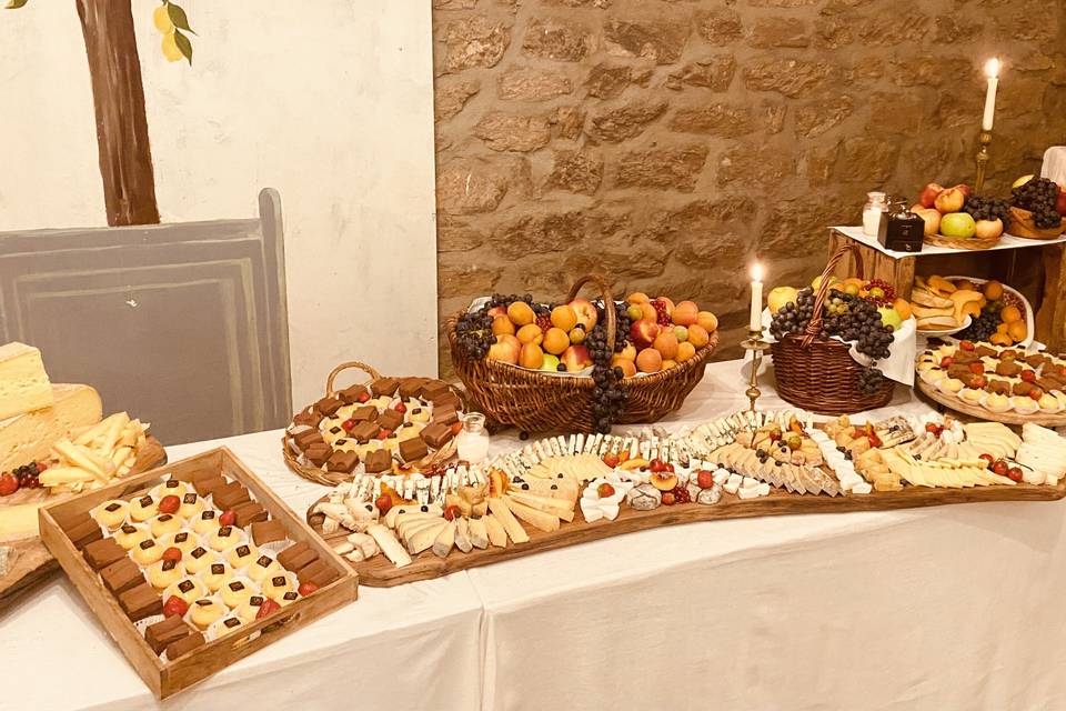 Plateau de fromages et fruits