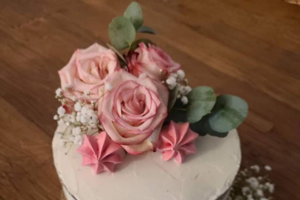 Nude cake