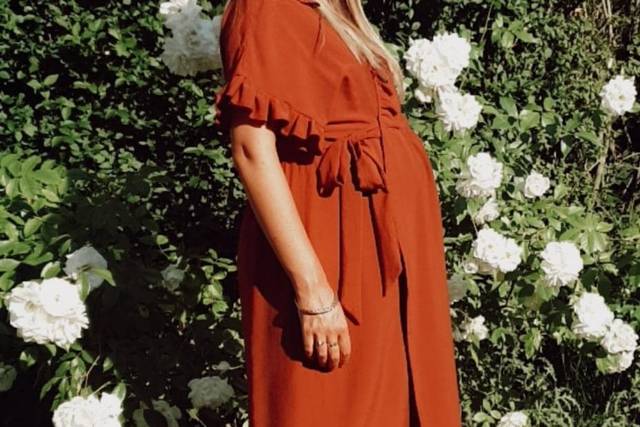 Femme enceinte en terracotta