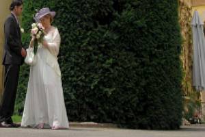 Le costume de la mariée et le marié