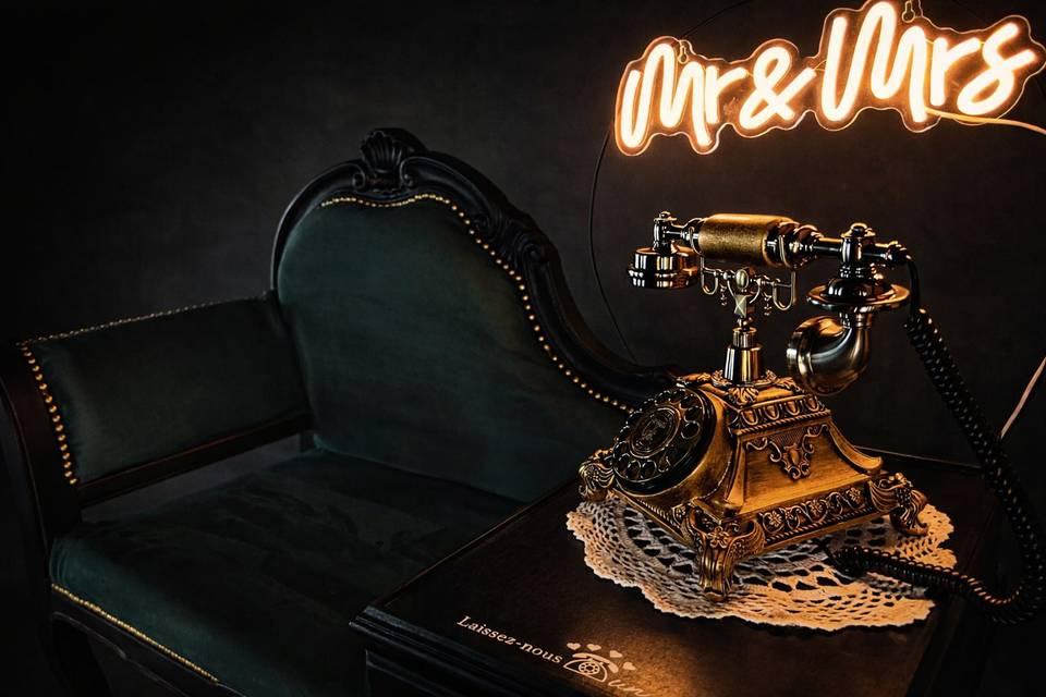 Fauteuil téléphone livre d’or