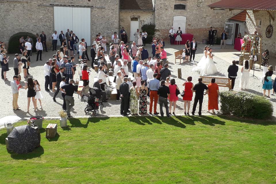 Cérémonie laique dans la cour