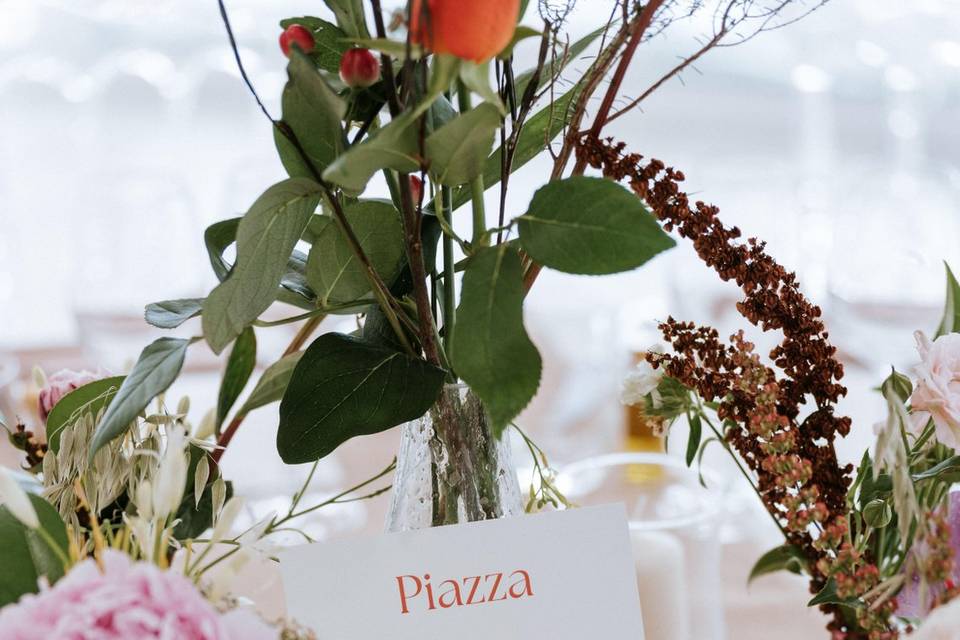detail_carte_nom_table_fleurs_bougie