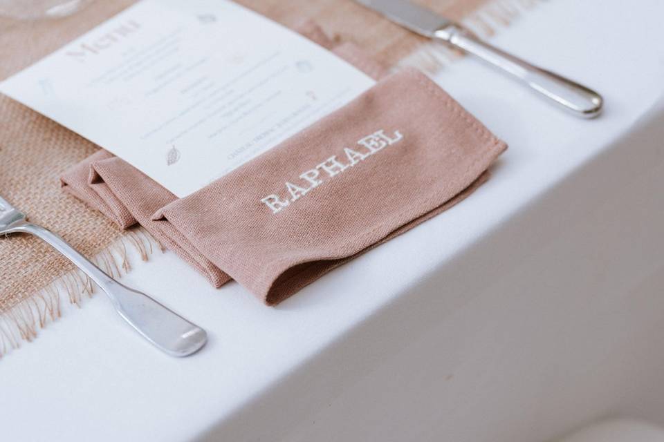 detail_pliage_serviette_bord_table