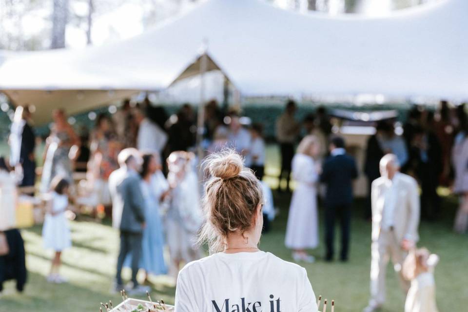 serveuse_plateau_amuse_bouches_jardin