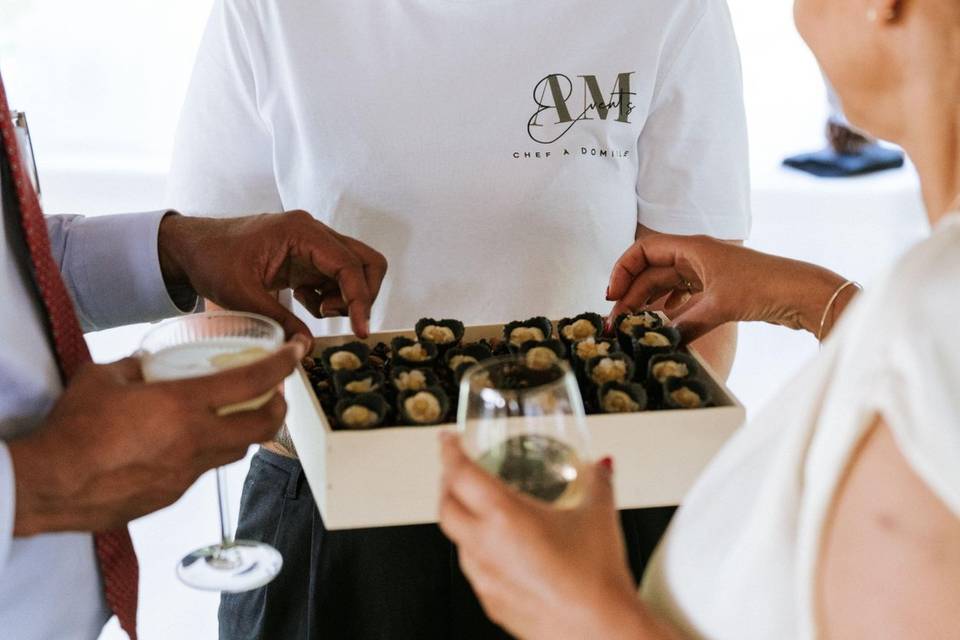 serveuse_plateau_amuse_bouches
