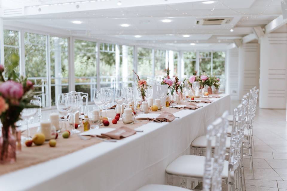 table_repas_decore_fruits_fleurs