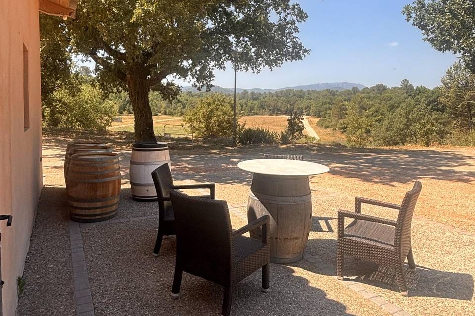 Terrasse entrée de la salle
