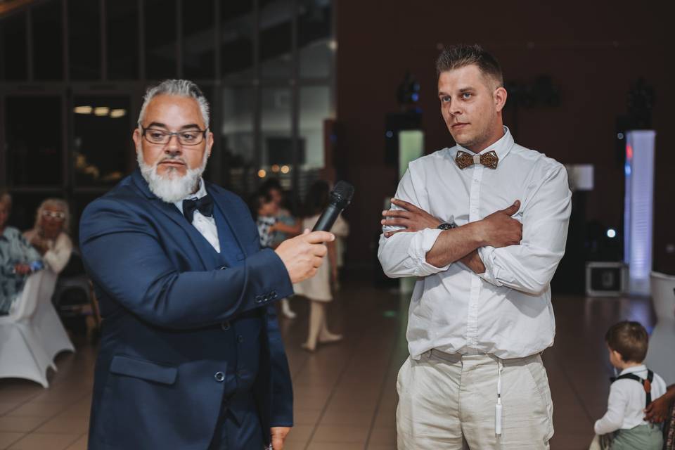 Échange entre les mariés et le