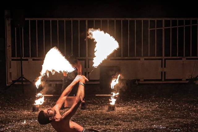 Camille Houillon - Artiste et Cracheur de Feu