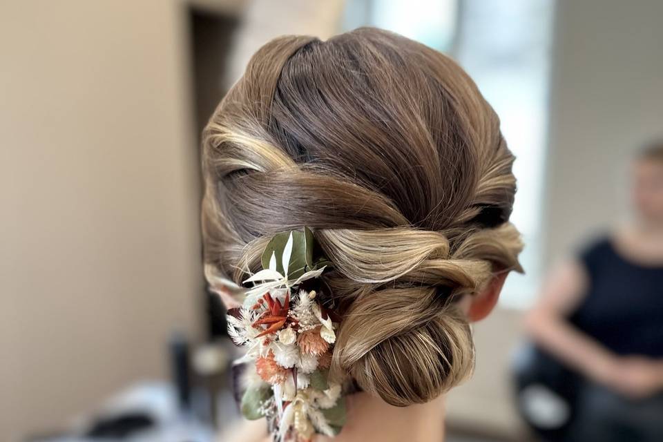 Chignon sur cheveux au carré