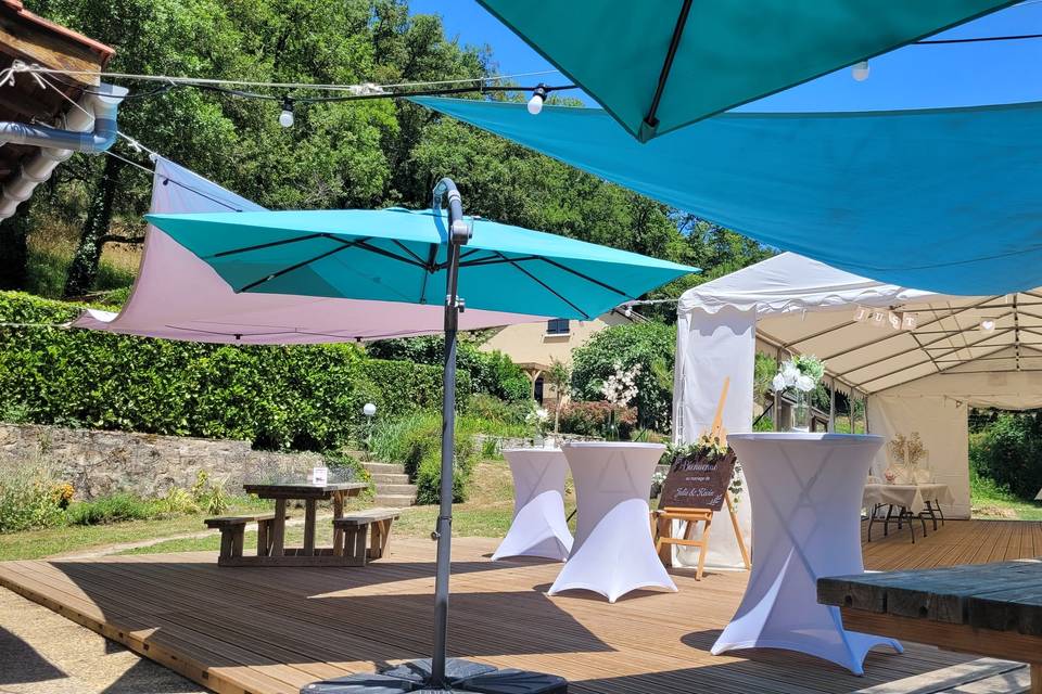 Terrasse et chapiteau