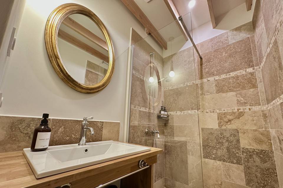 Salle de bain chambre 5
