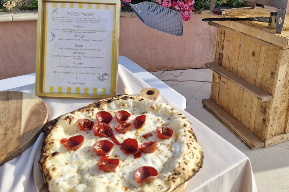 Menu et pizza