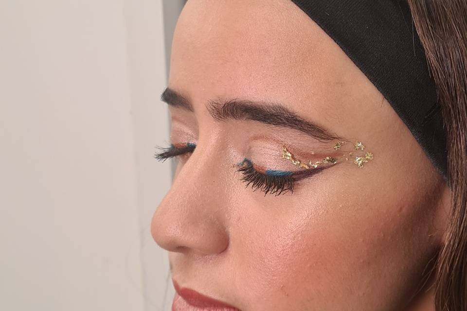 Maquillage feuille d'or