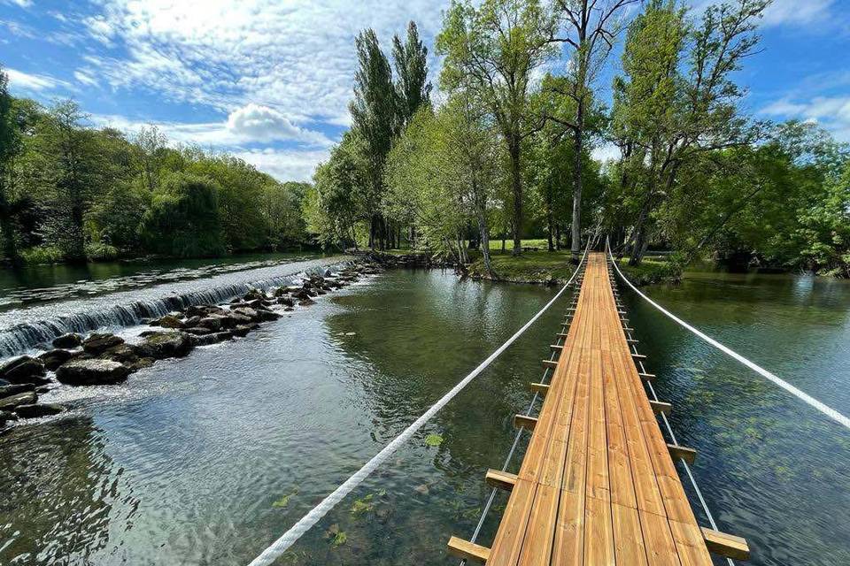 Pont d'accès à une île privée