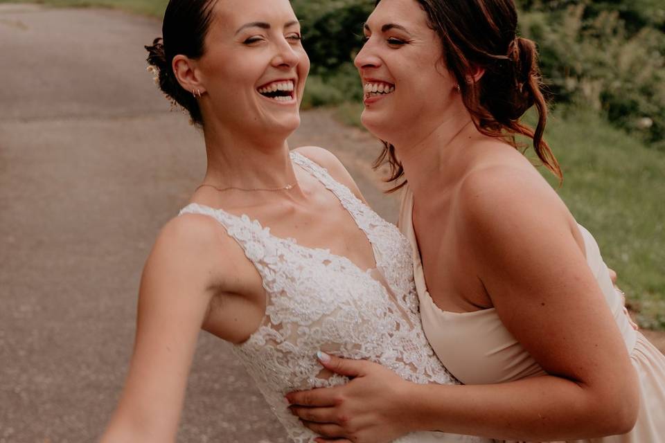 Bride & Bridesmaid