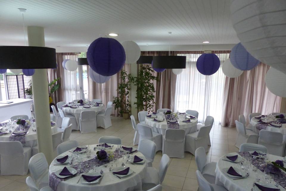 Décoration blanche et violette