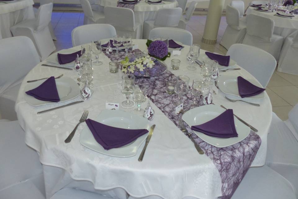 Décoration blanche et violette