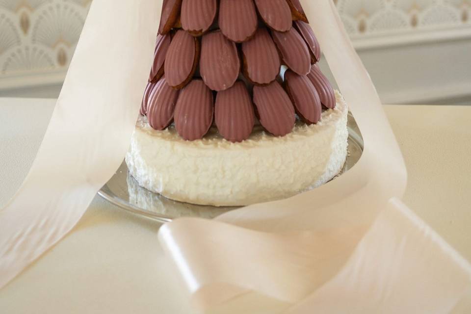 Pièce montée de madeleines