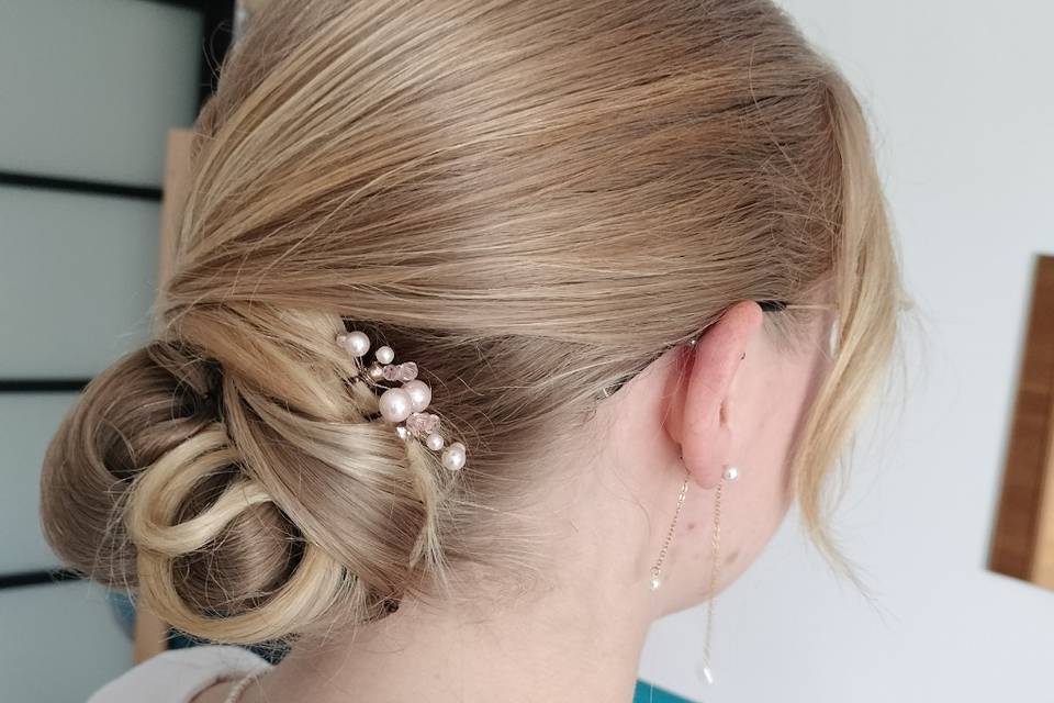 Chignon bas invité