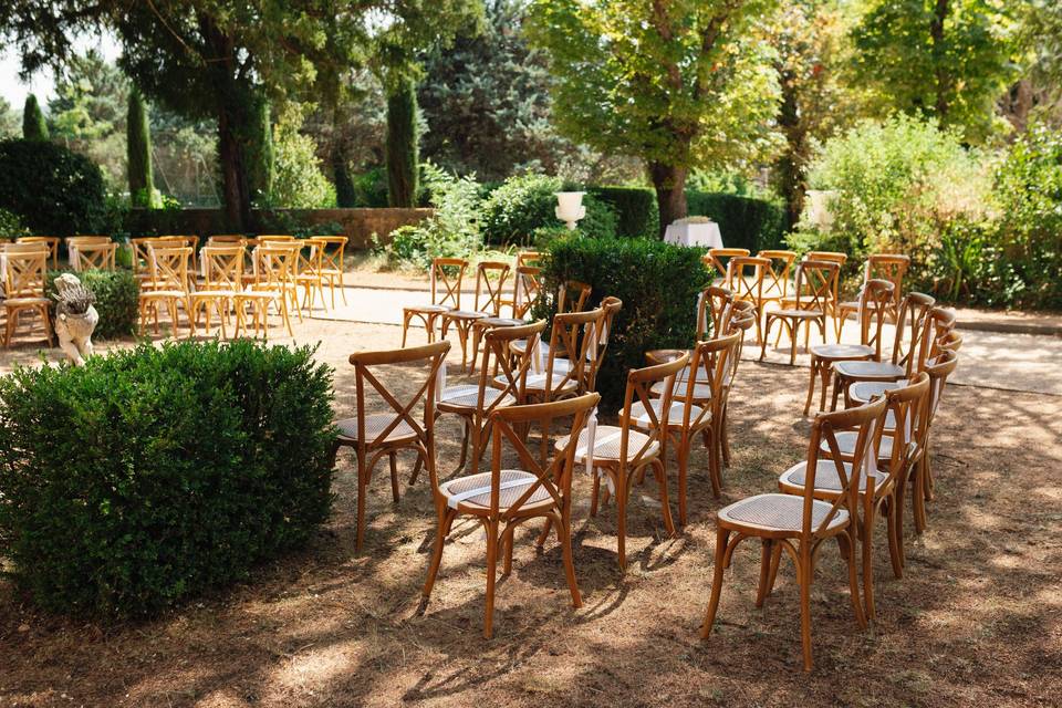 Cérémonie dans les jardins