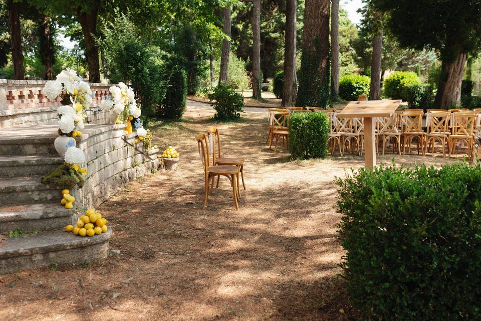 Cérémonie dans les jardins