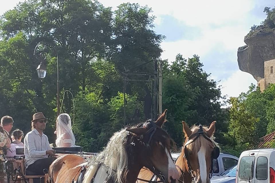 Mariage calèche les Eyzies