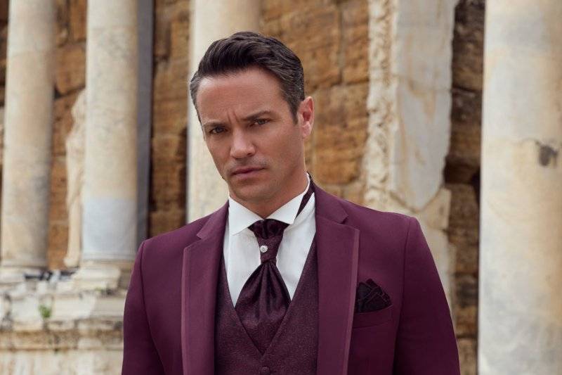 Costume bordeaux clair