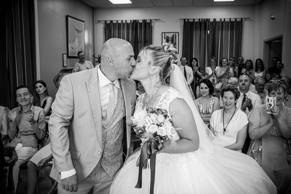 Baiser officiel, engagement sc