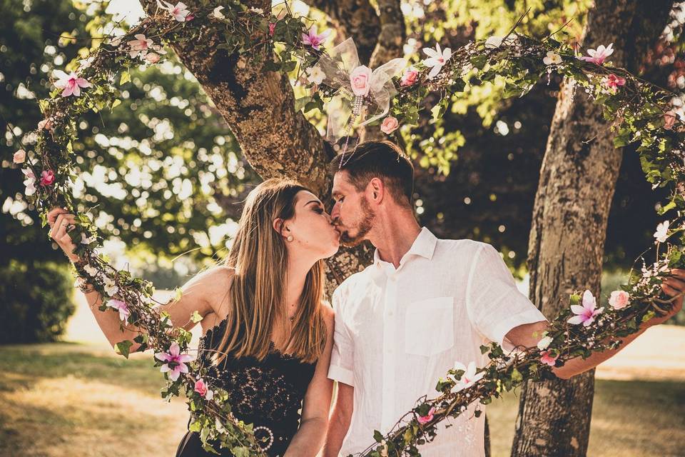 Baiser sous les fleurs, scène