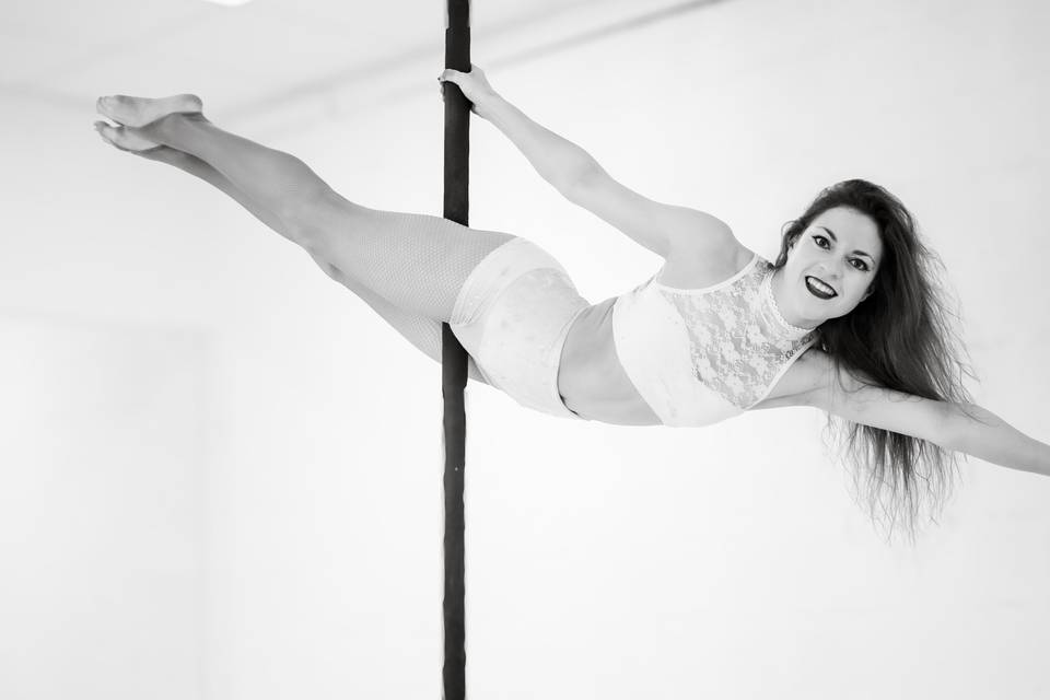 Spectacle pole dance