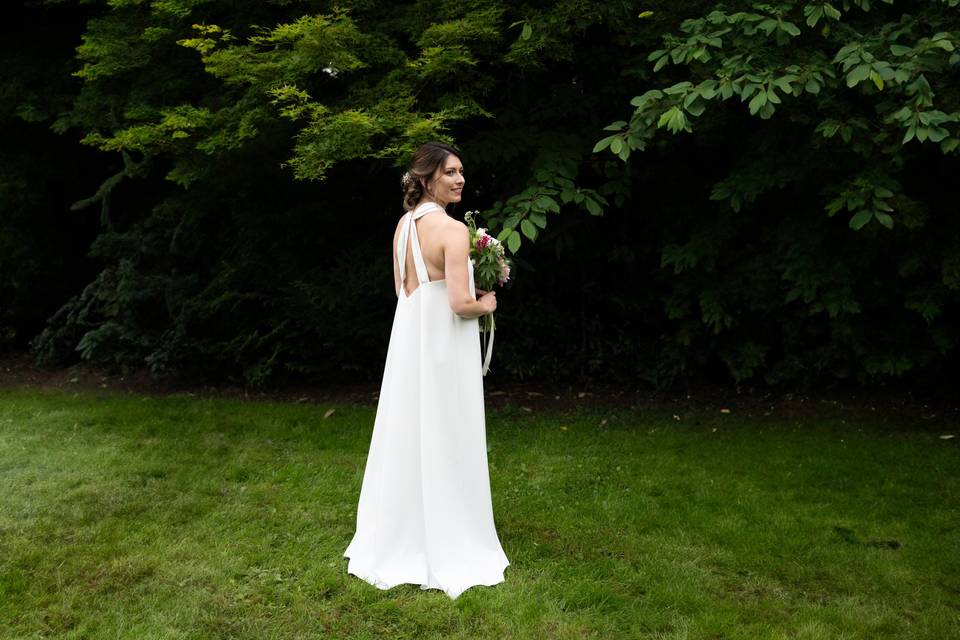 Robe de mariée avec bouquet