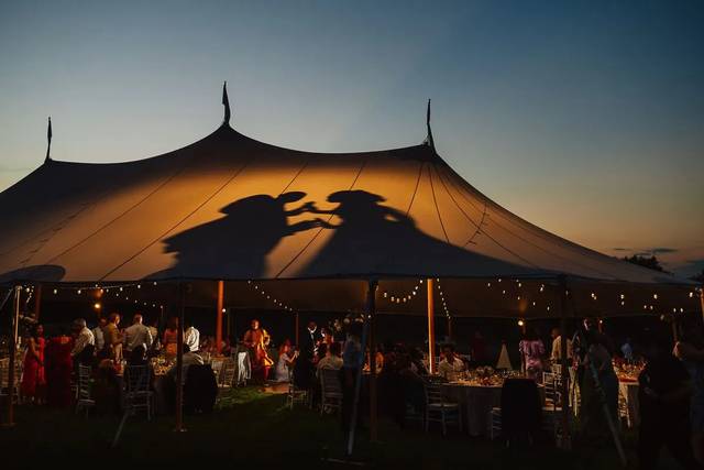 Sous la tente