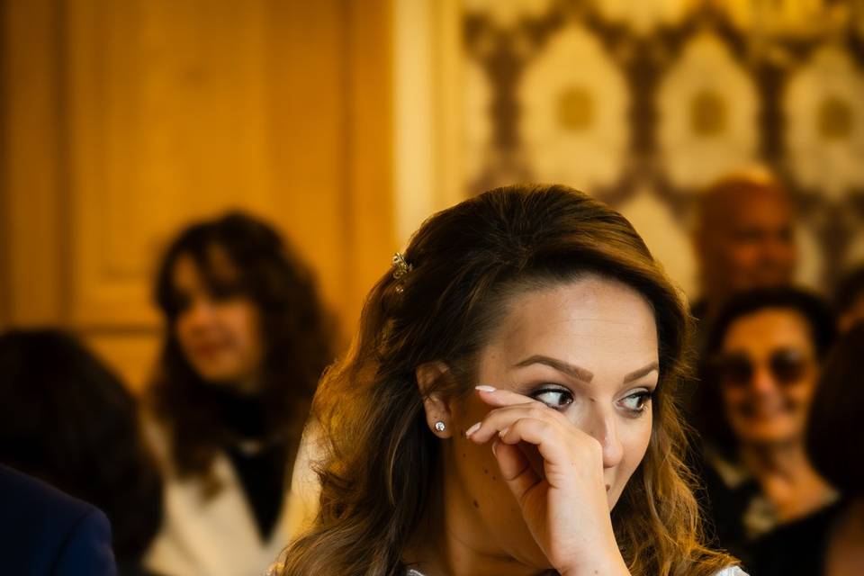Mariée émue cérémonie