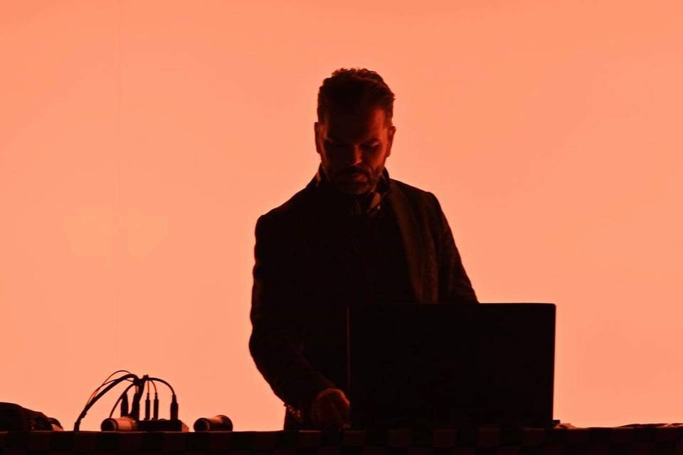 DJ