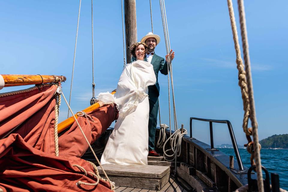 Mariage sur un bateau costume