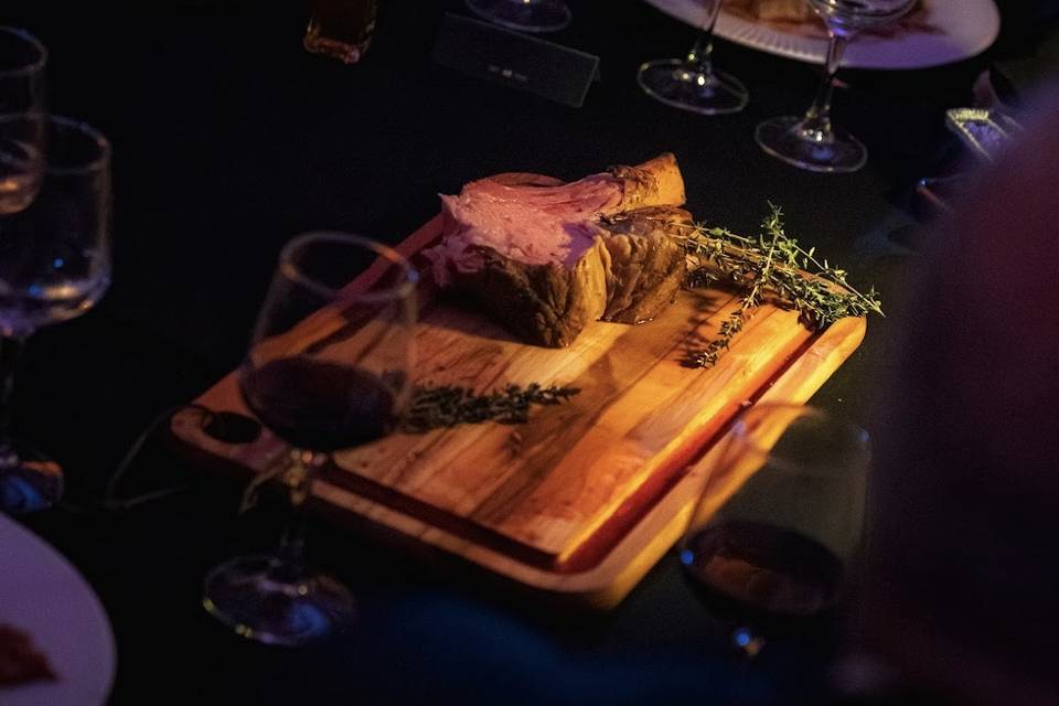 Carré de veau sur table