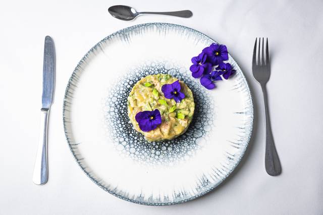 Tartare avocat, mangue saumon