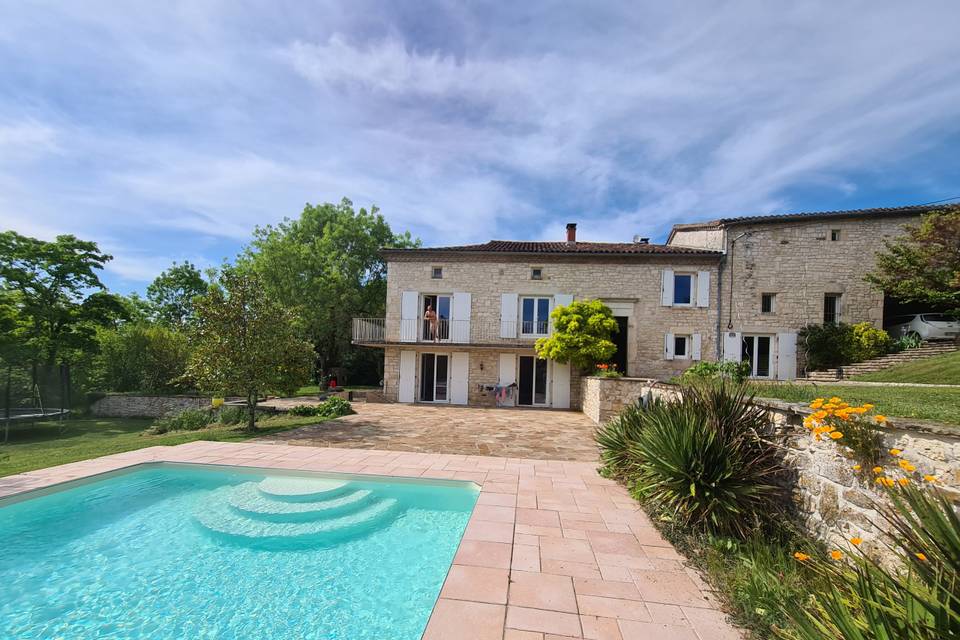 Domaine avec piscine