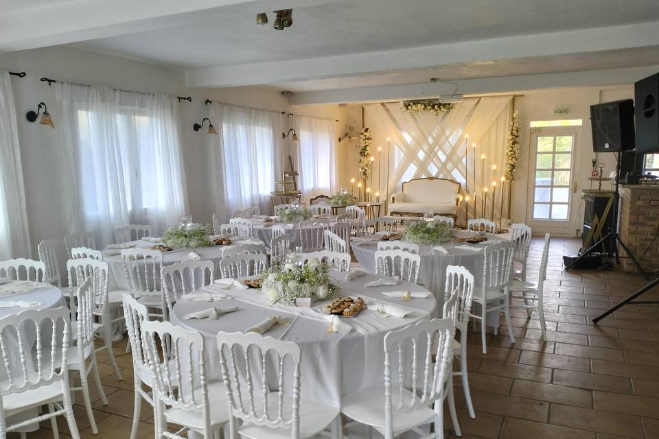 Une salle de 70 personnes