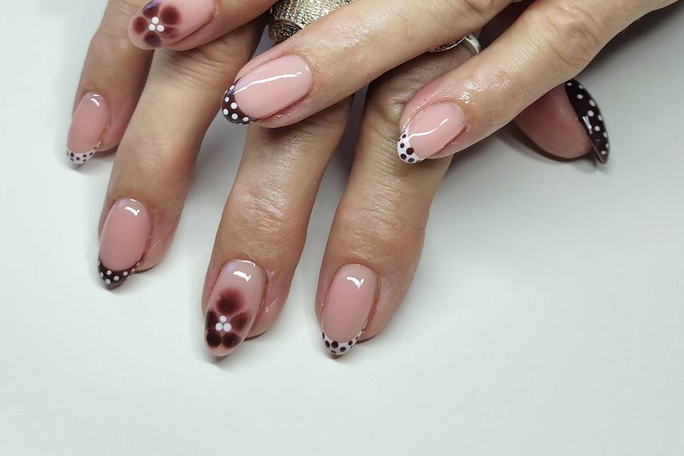 Nail art petits points/fleurs