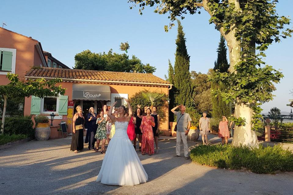 Le lancé du bouquet