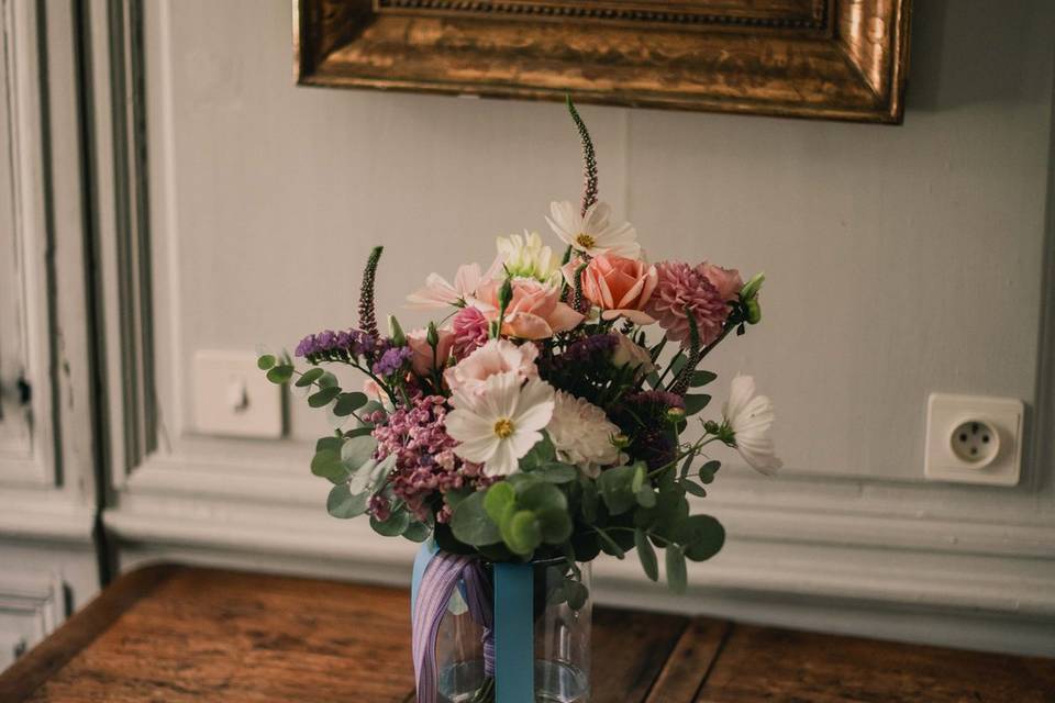 Bouquet de mariée dans vase